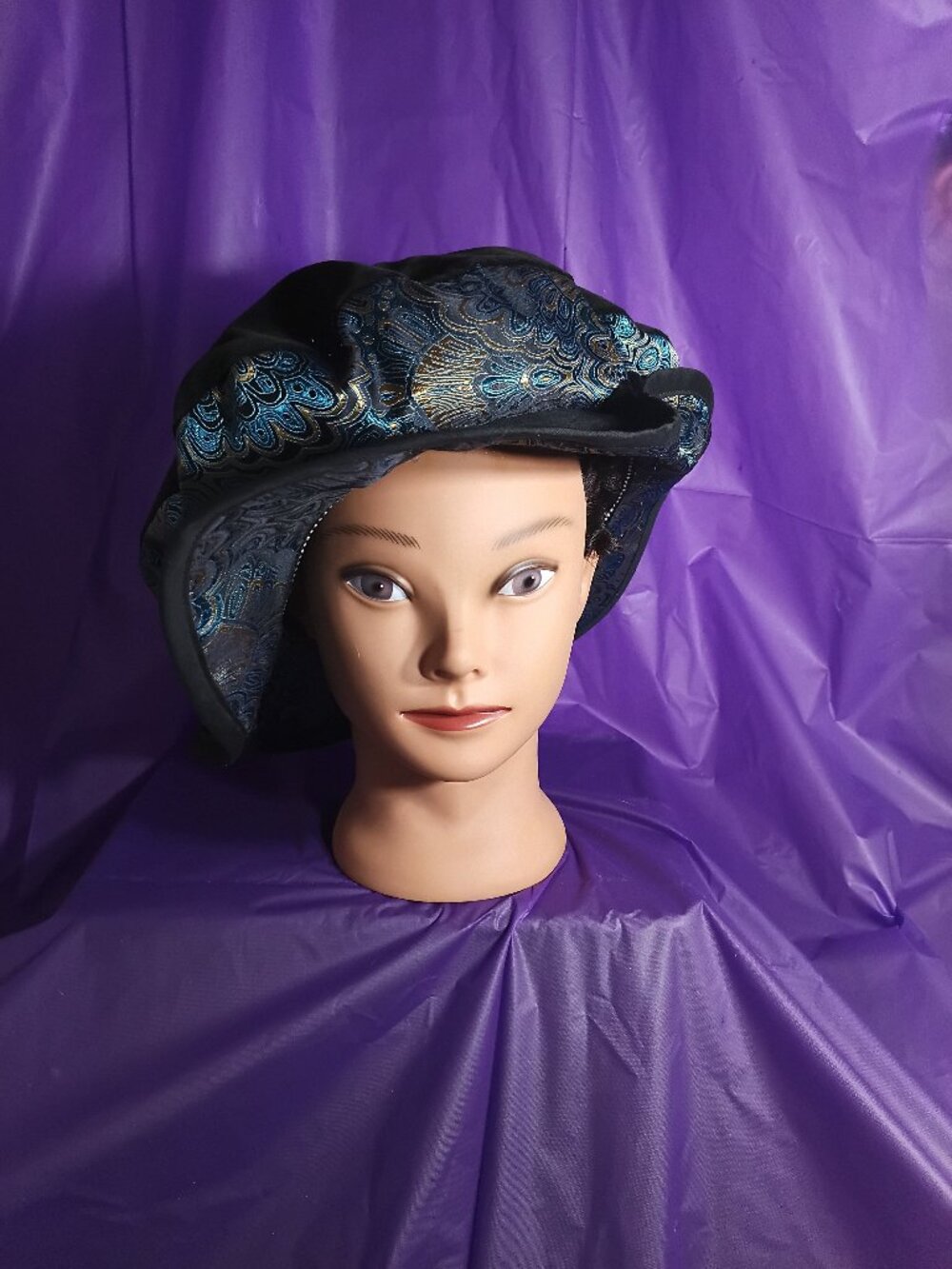 Costume Vintage Style Black/Blue Cloche Hat